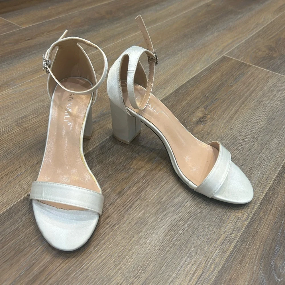 🤩 SALE White Satin Bridal Heels - Picture 3 of 9